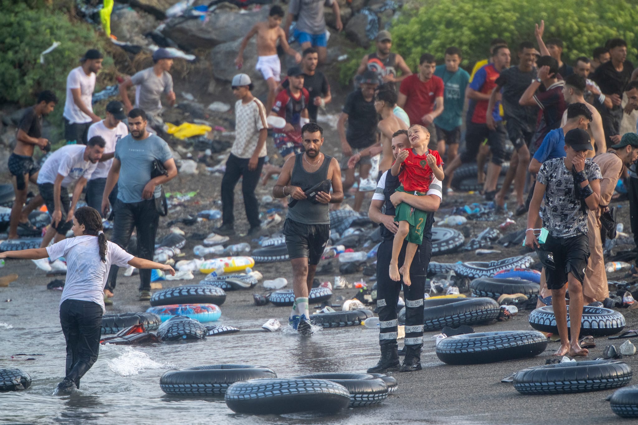 Última hora de la crisis migratoria en España: unas 53.000 personas abandonan Ceuta y regresan a Marruecos