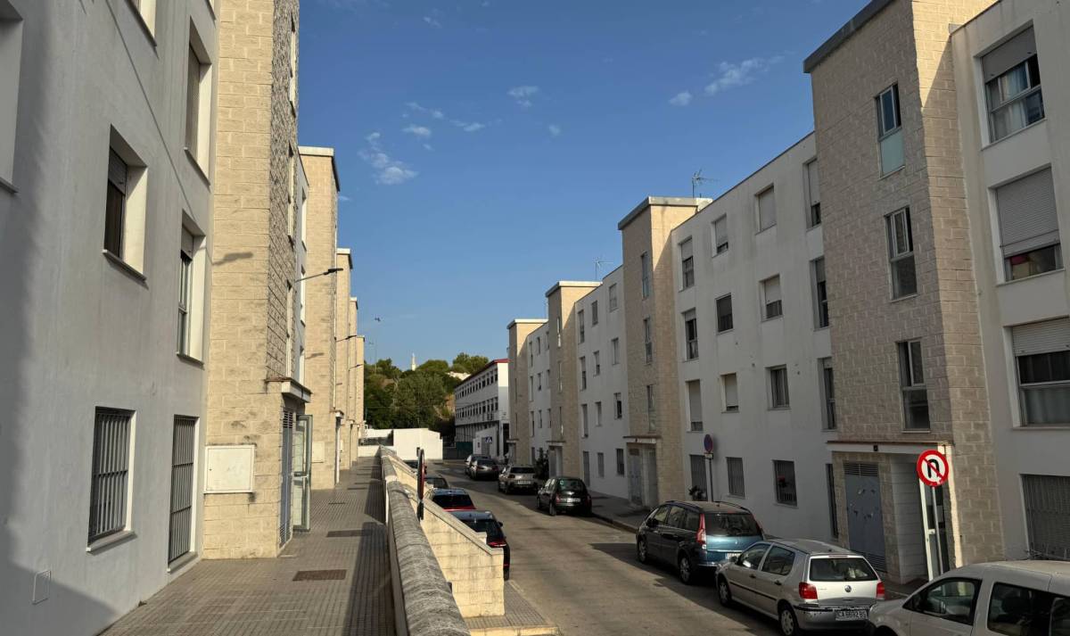 Chiclana continúa los trabajos de pintura en 200 viviendas de Santa Ana - 