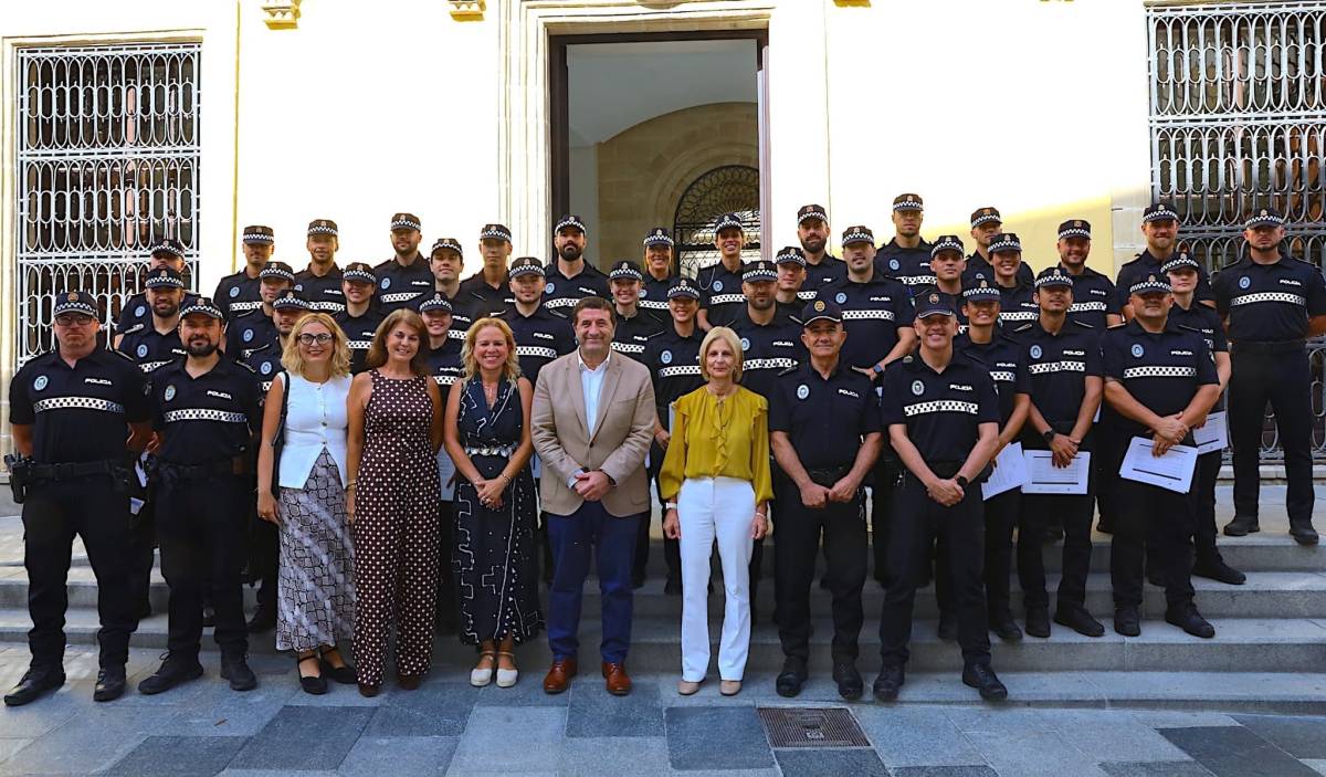 La primera promoción de Policía Local formada en Jerez toma posesión, ante la convocatoria de 65 nuevas plazas