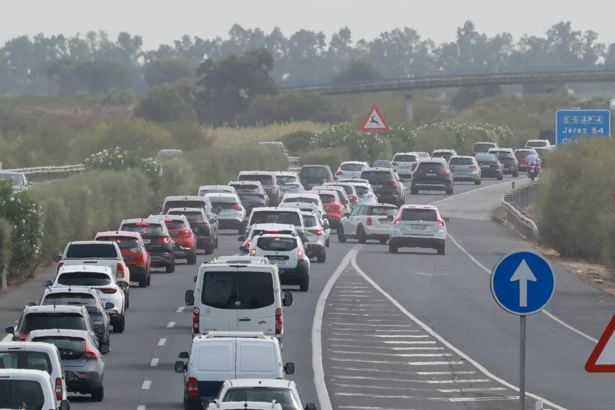La Junta envía una carta a Óscar Puente para pedir una reunión urgente y solucionar los atascos entre Sevilla y Cádiz