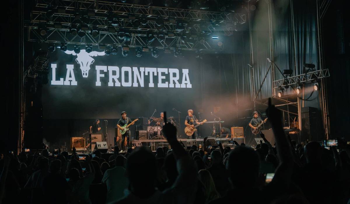 La Guardia y La Frontera llenan Jerez de himnos del rock español. - La Guardia y La Frontera llenan Jerez de himnos del rock español.
