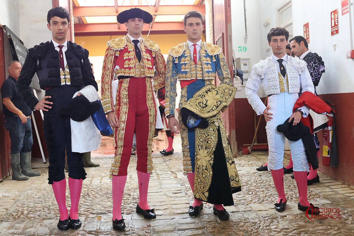 Las imágenes de la novillada de El Puerto, arranque del abono del verano de 2026