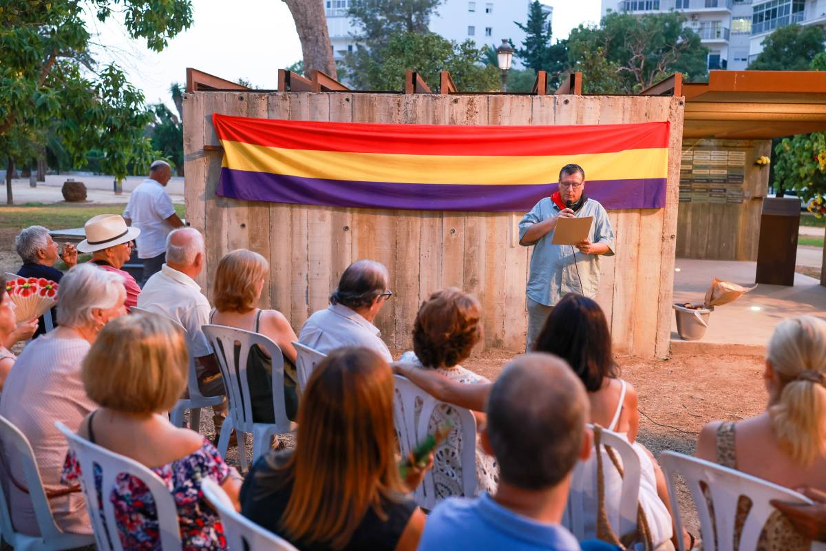 Jerez cierra el ciclo 'Memoria Viva II' con un emotivo homenaje a siete víctimas del franquismo en el Retiro