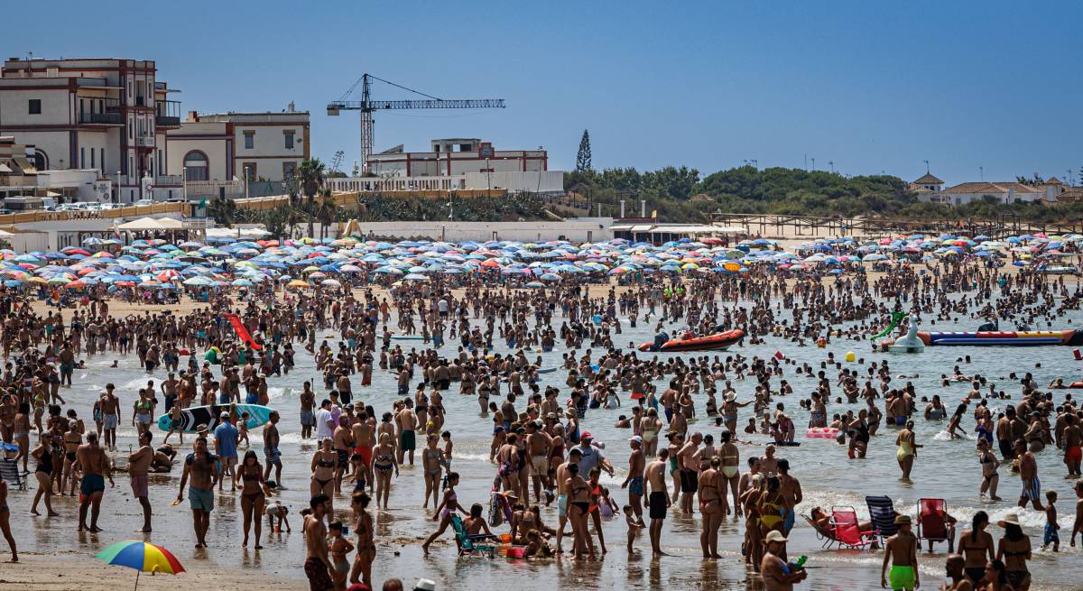 Llenazo total en las playas de la provincia de Cádiz: así está Chipiona