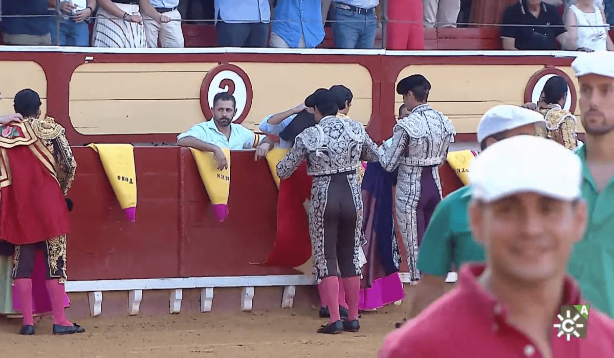 El grito contra Pedro Sánchez que se coló en los toros de El Puerto - El grito contra Pedro Sánchez que se coló en los toros de El Puerto
