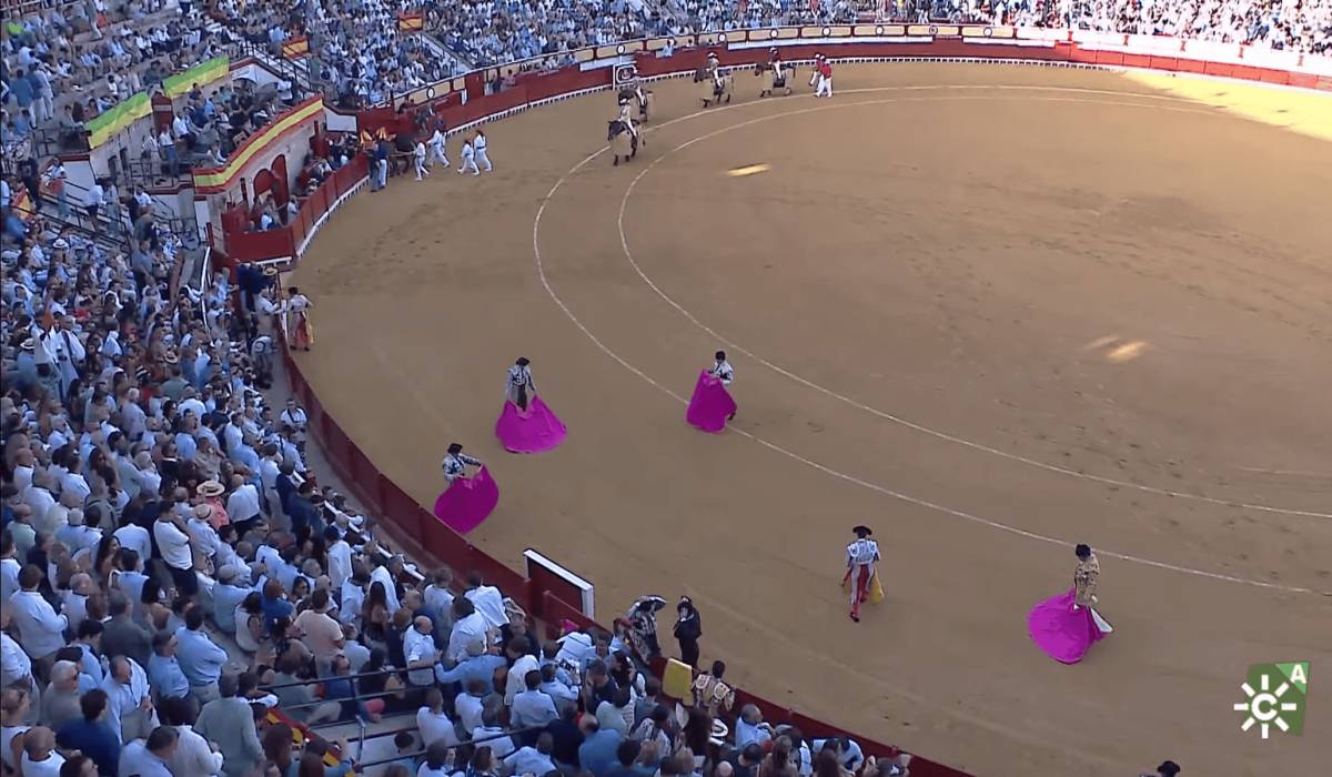 Cánticos e insultos contra Pedro Sánchez irrumpen en la corrida de Morante en El Puerto