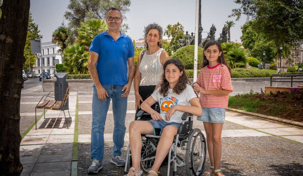 Candela dejó de correr con 7 años: así es una enfermedad rara sin cura que tienen 40 personas en España