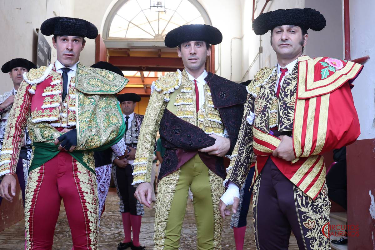 Las imágenes de la corrida de toros en El Puerto, con Morante de la Puebla, Alejandro Talavante y Juan Ortega