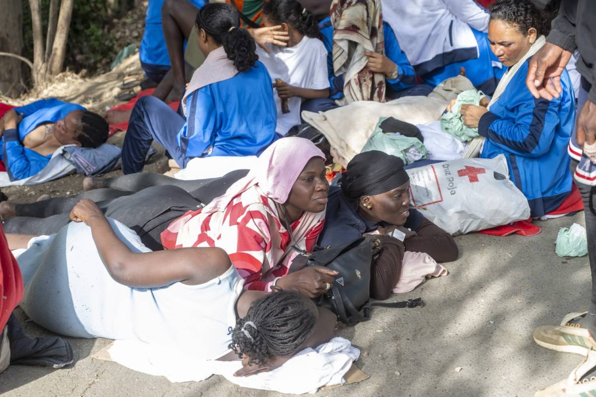 500 niñas migrantes, pendientes de una solución en Ceuta: así prepara el Gobierno su traslado "urgente" a la Península