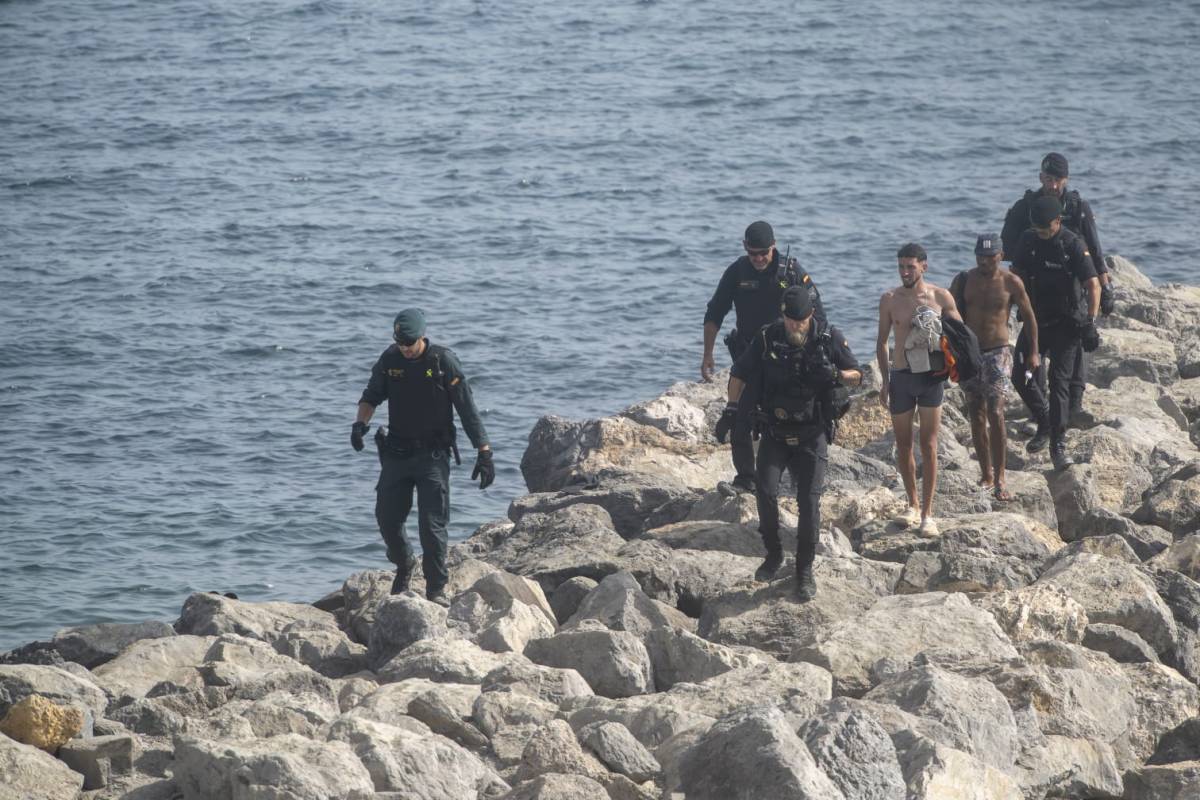 Un informe policial sostiene que la entrada masiva en Ceuta habría sido planificada por gendarmes de Marruecos