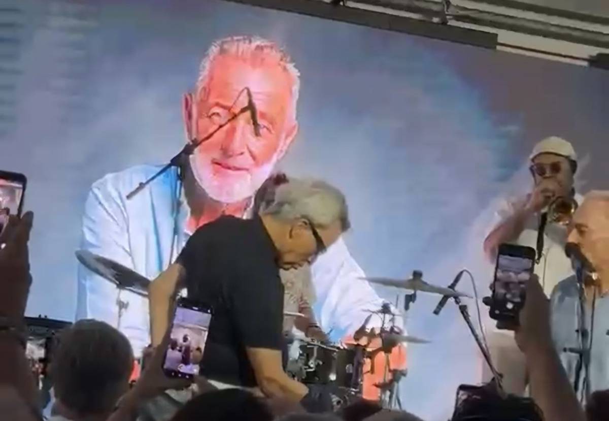 Ortega Cano junto a José Manuel Soto en su concierto. - 