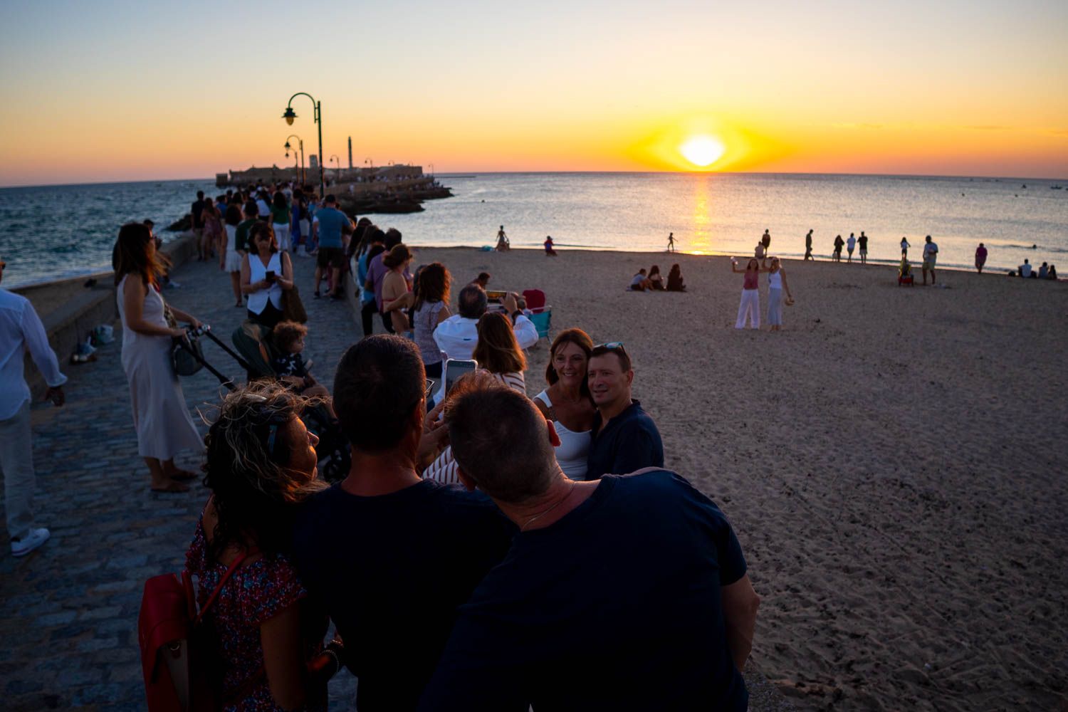 ¿Vas a grabar el eclipse con el móvil? Así puedes preparar el móvil sin quemar la cámara