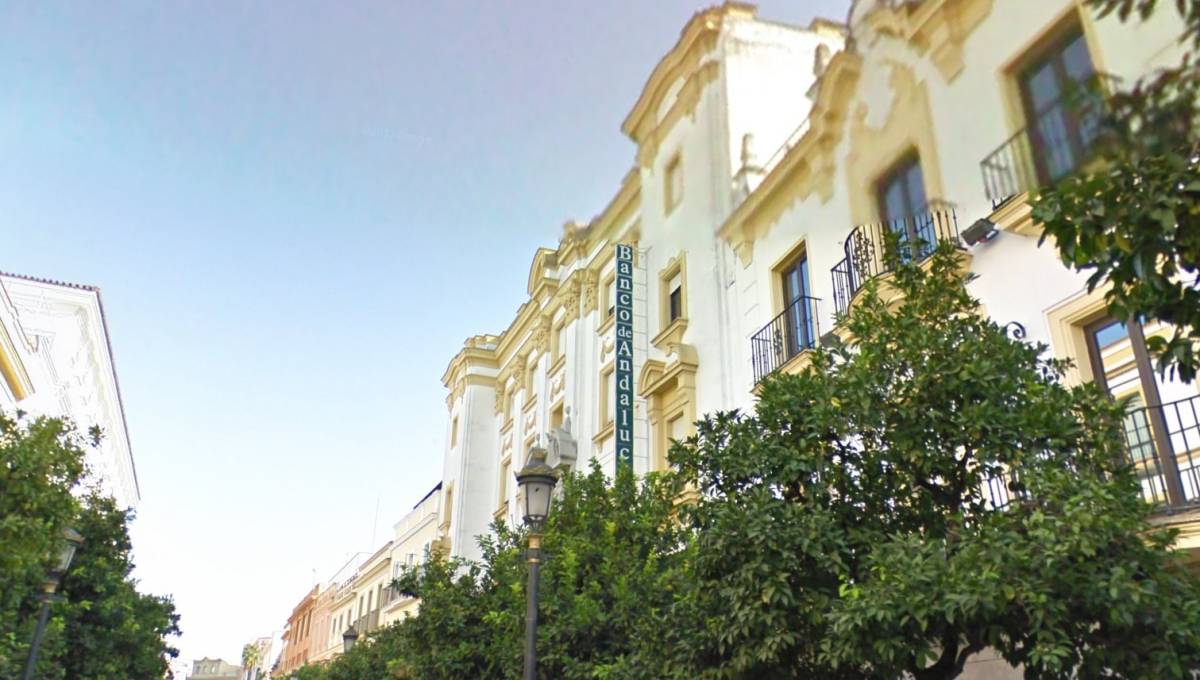 El histórico Banco de Andalucía de la calle Larga de Jerez será hotel: de un sótano 'premium' a 51 habitaciones arriba