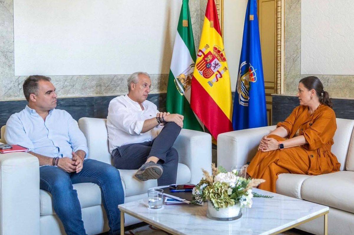 La alcaldesa, con Ruiz Boix y Cornejo. - 