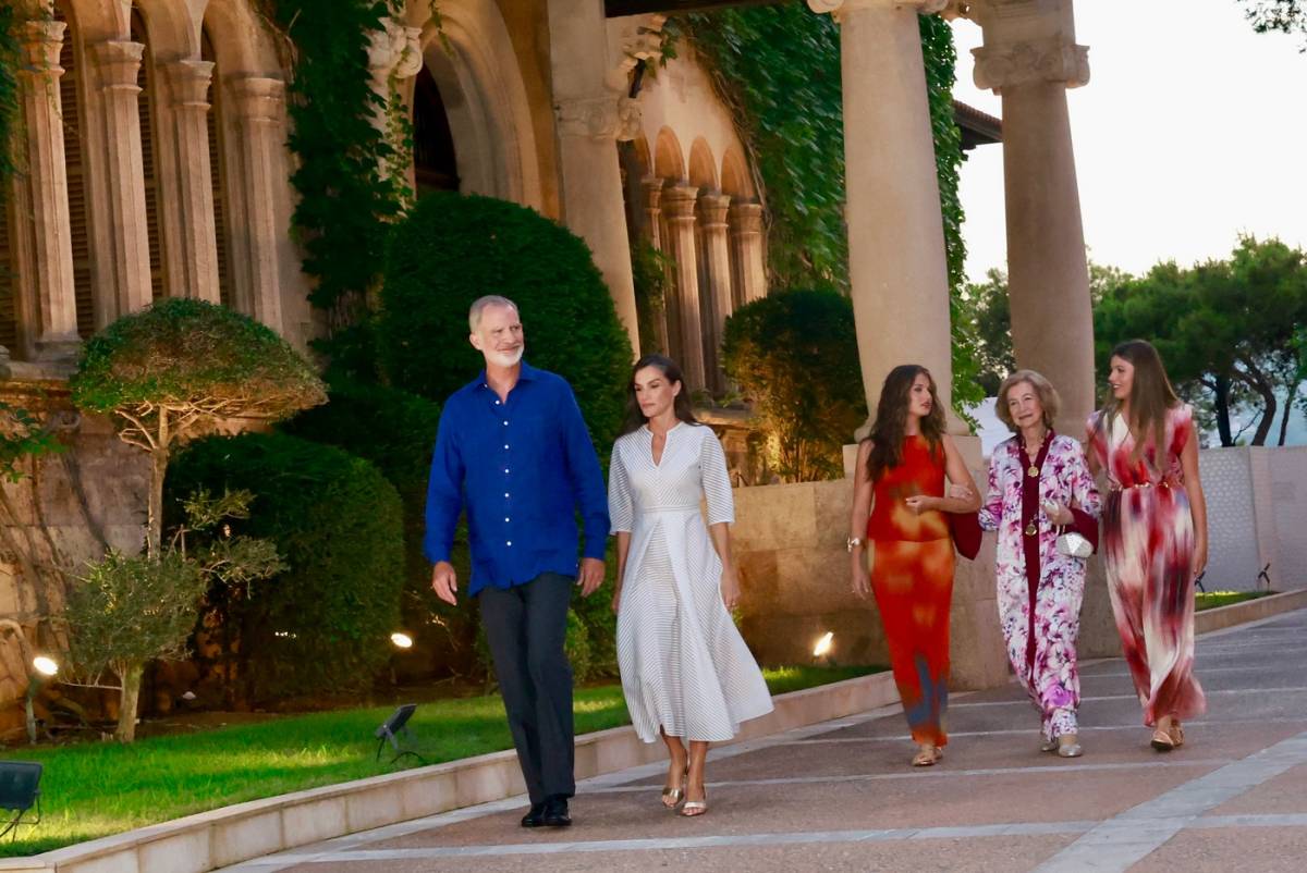 Todo lo que está dando que hablar la recepción de la Familia Real en Mallorca: la Reina Sofía (87 años) del brazo de sus nietas