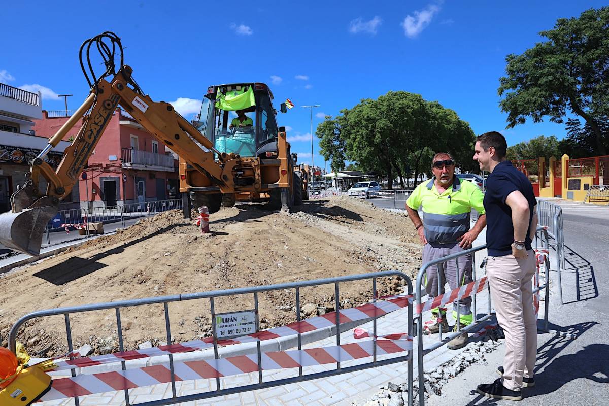 Así avanza la reconstrucción de la peligrosa rotonda que tanto tiempo ha costado ver bien en Jerez