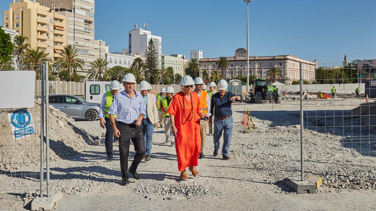 Imagen de la visita a las obras de pavimentación. - Ayuntamiento de Cádiz Imagen de la visita a las obras de pavimentación.