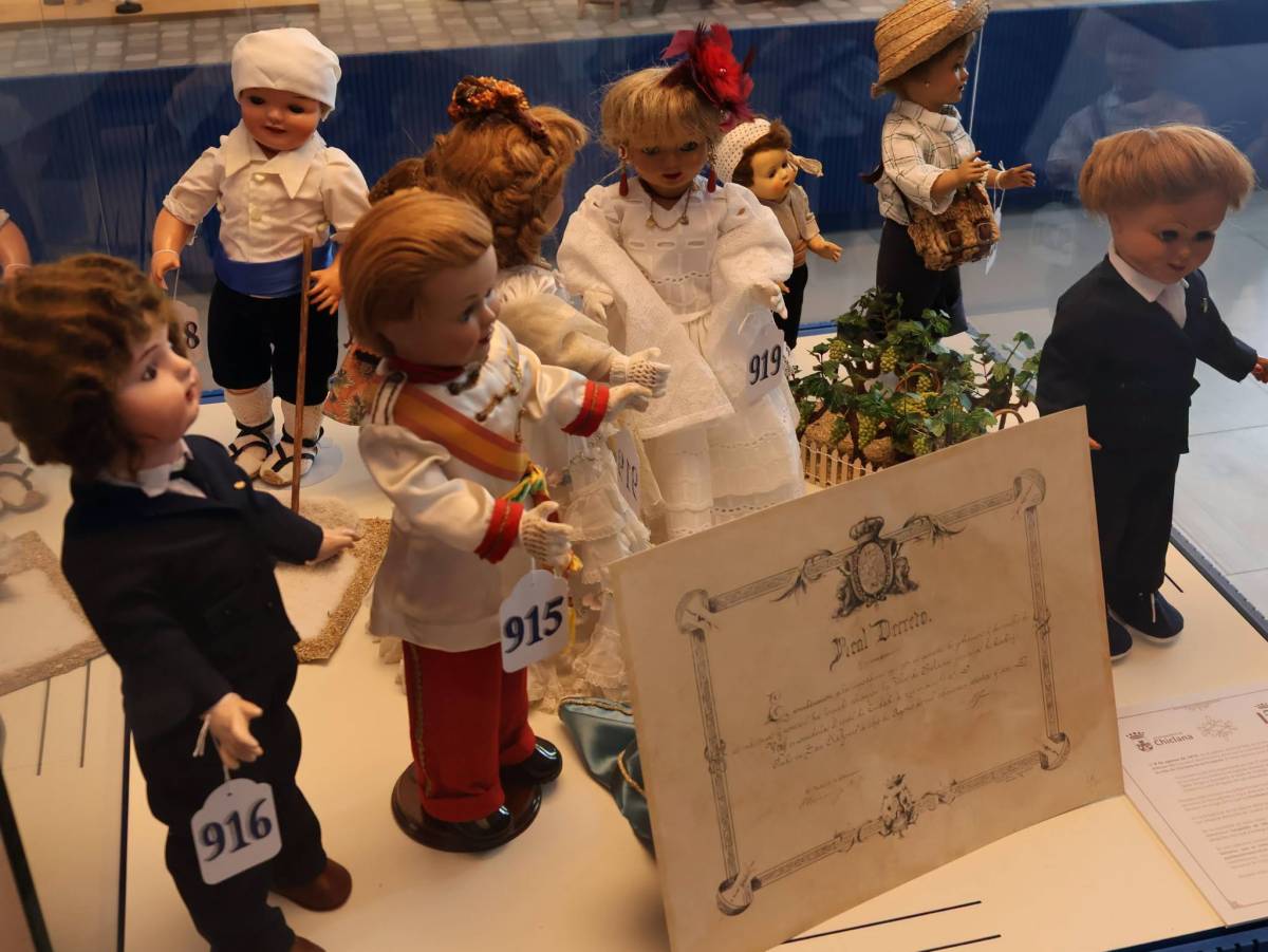 Muñecas del museo, en edición especial por el 150 aniversario de Chiclana como Ciudad. - Muñecas del museo, en edición especial por el 150 aniversario de Chiclana como Ciudad.