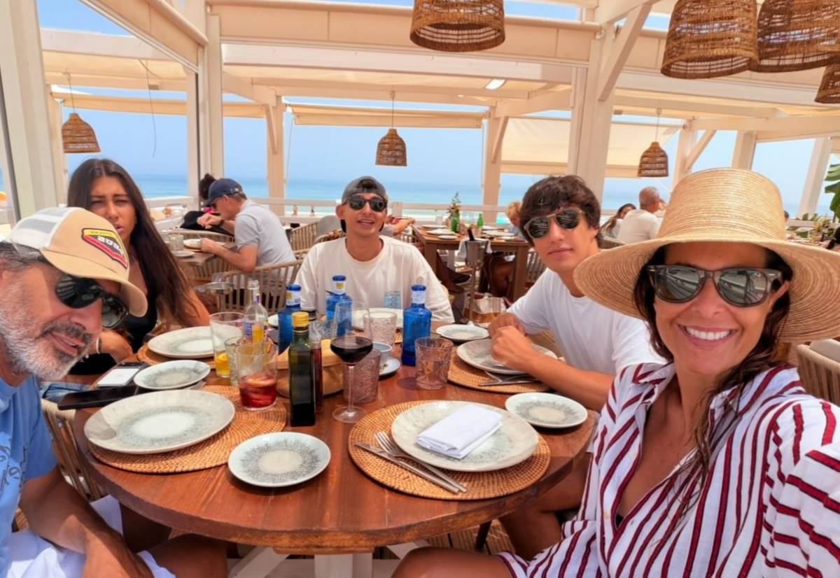Nuria Roca y Juan del Val disfrutan de las playas gaditanas durante sus vacaciones: "Siempre elegiría este lugar"