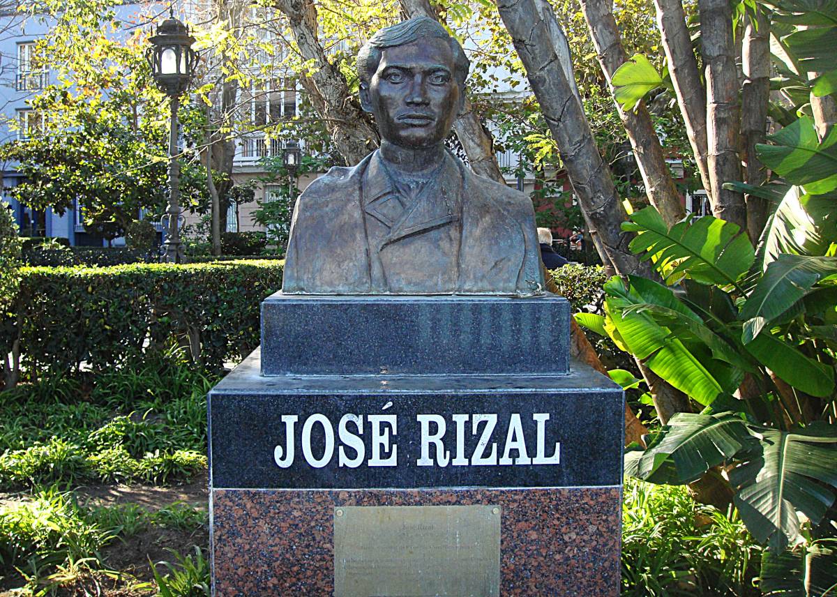 Monumento a José Rizal, leyenda identificativa. - Monumento a José Rizal, leyenda identificativa.