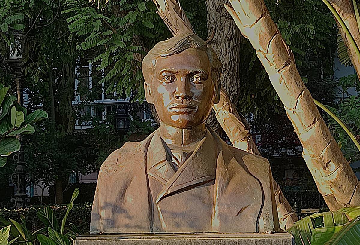 Busto de José Rizal, detalle frontal. - Busto de José Rizal, detalle frontal.