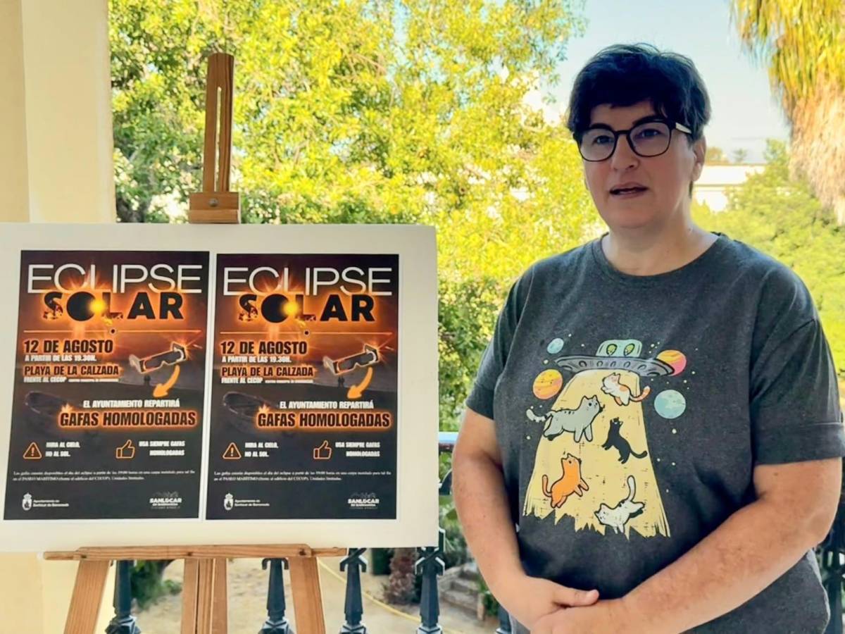 La delegada de Medio Ambiente y Playas presentando la campaña por el eclipse. - La delegada de Medio Ambiente y Playas presentando la campaña por el eclipse.