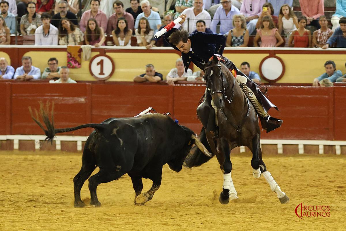 Ventura manda en la corrida homenaje a Álvaro Domecq