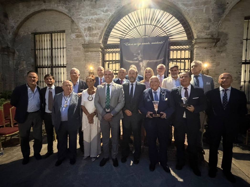 La Viga reúne a la memoria cofrade de Jerez en una noche de agosto con Paco González como protagonista