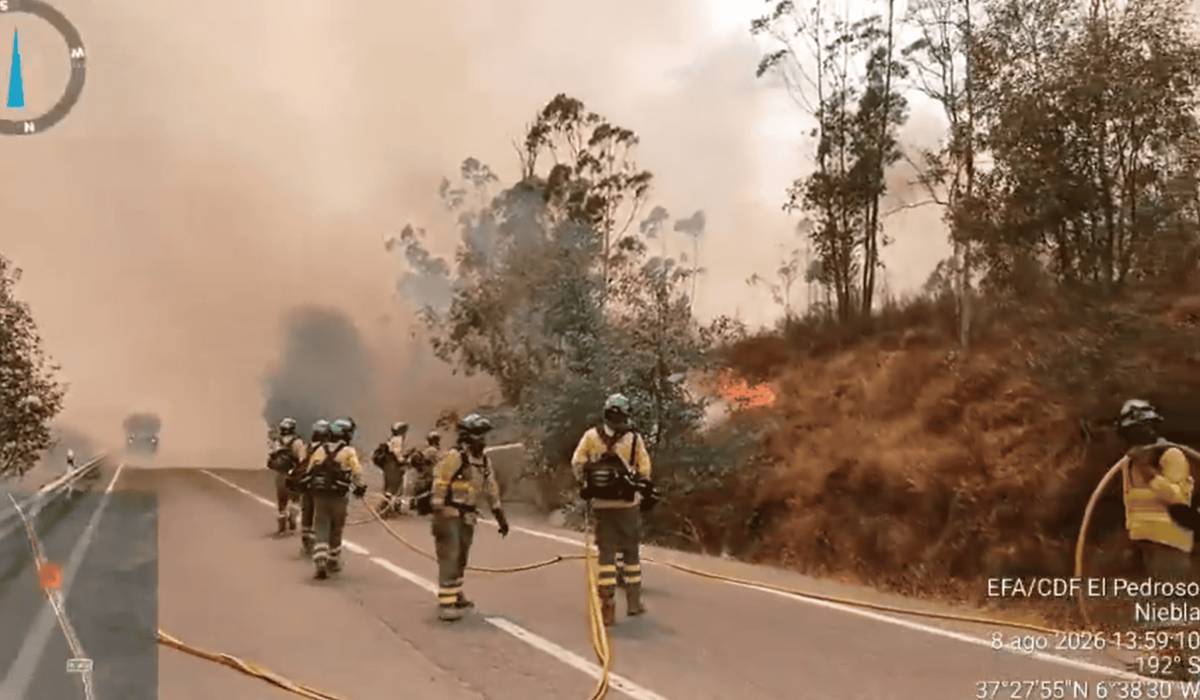 El incendio de Niebla sigue sin control y entra en horas críticas por el calor y el viento. - 