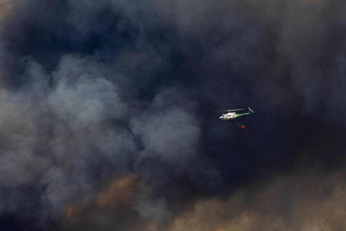 La Junta envía un Es-Alert para desalojar a más de 300 vecinos por el incendio de Niebla