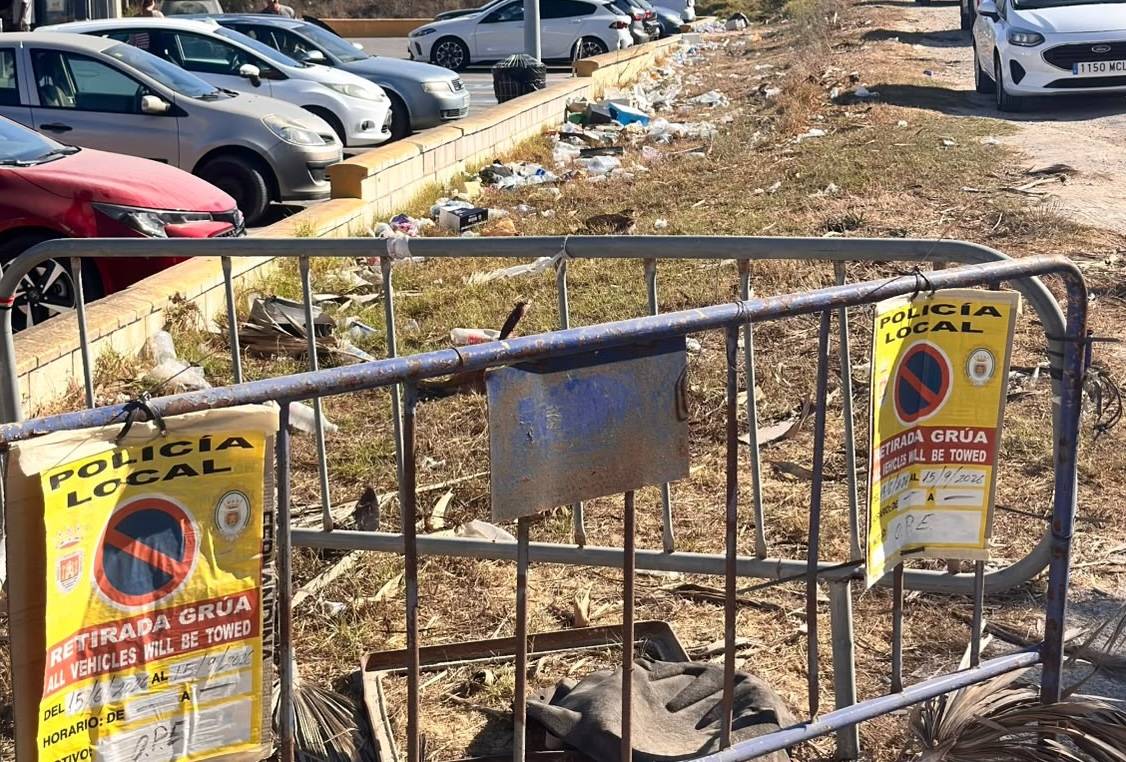 Tarifa se llena de basura junto al puerto durante la OPE: Verdemar alerta del riesgo para el Parque Natural del Estrecho