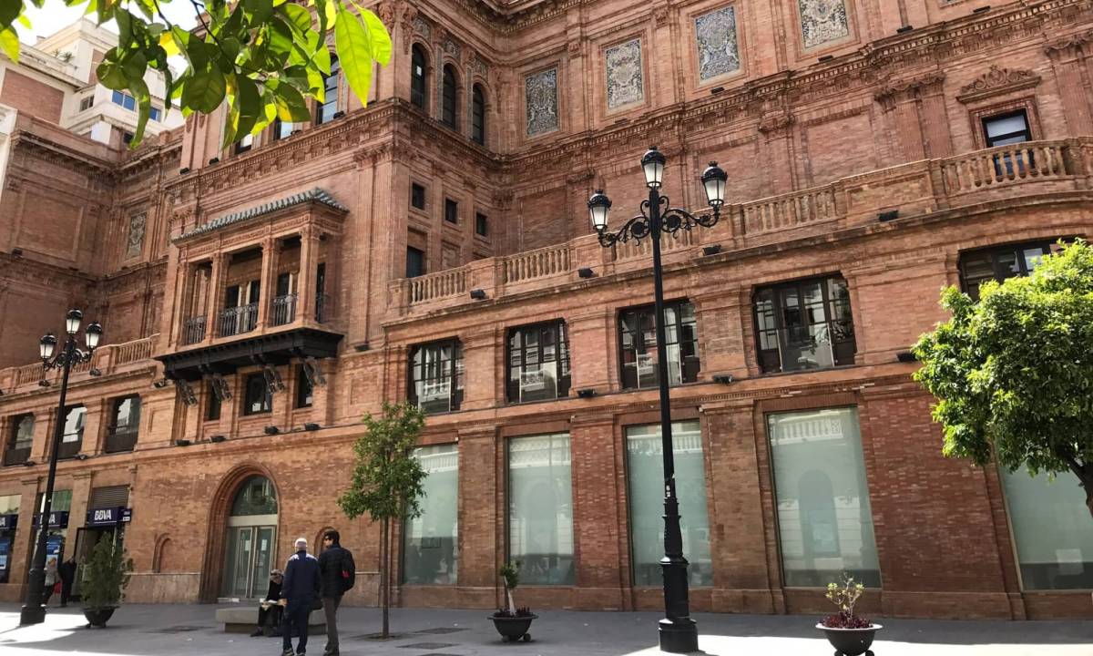 Del edificio Coliseo de Sevilla a Bellas Artes de Granada: 120 millones para rehabilitar inmuebles públicos de Andalucía