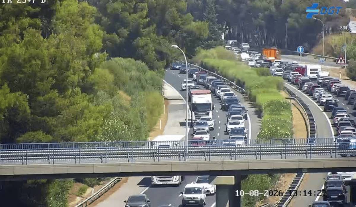 Jornada complicada en la AP-4: un accidente deja cuatro kilómetros de retenciones a las puertas de Sevilla