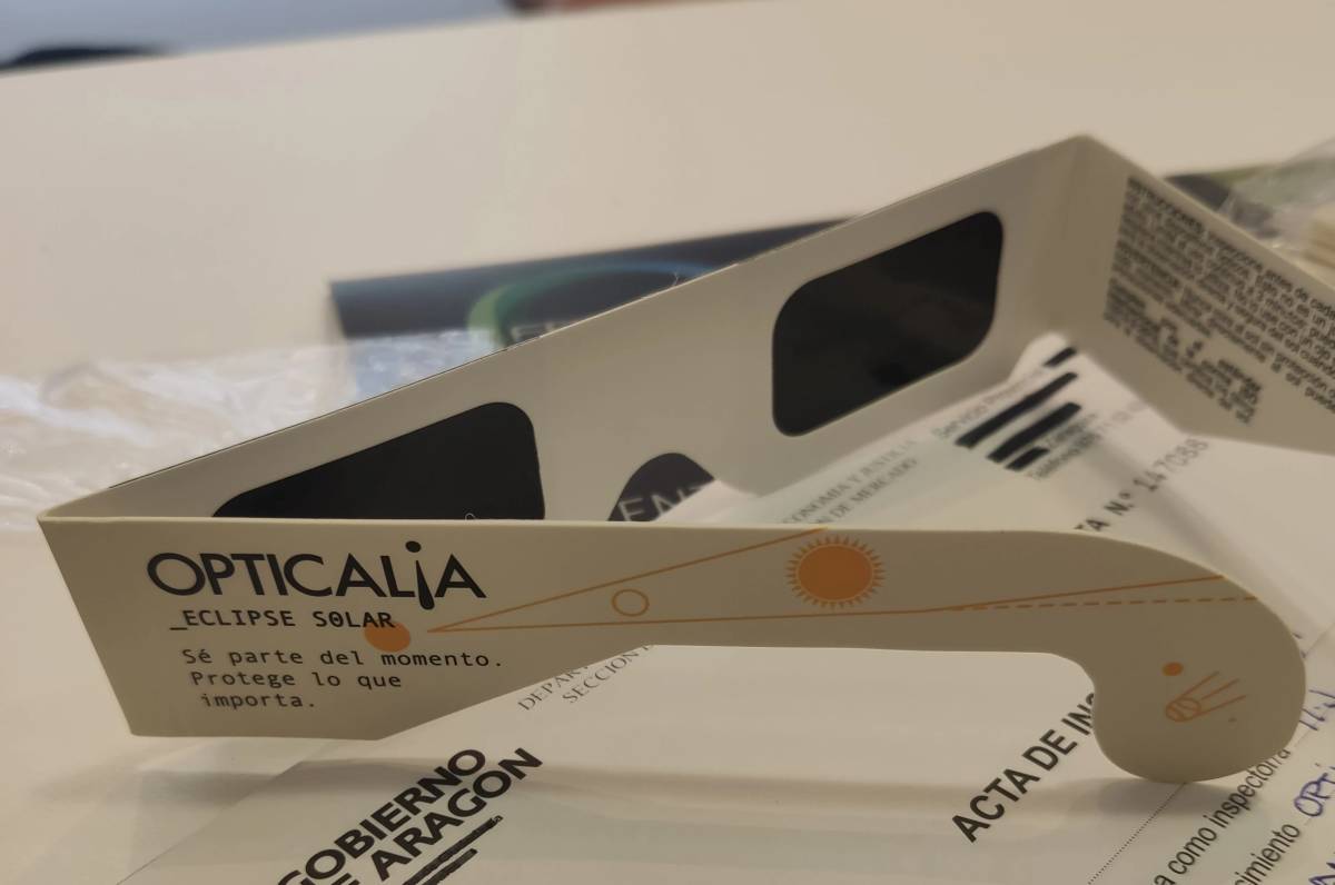 A dos días del eclipse solar, Consumo ordena retirar estos seis modelos de gafas por riesgo de lesiones oculares