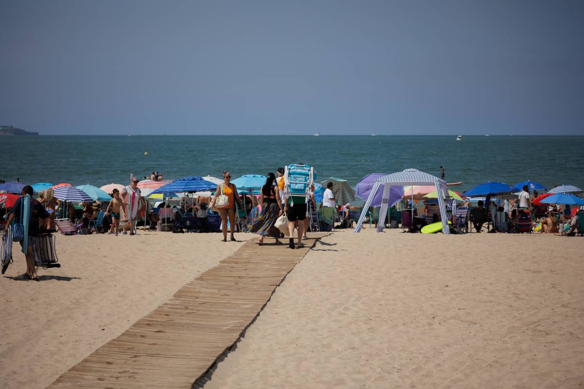 Un hombre de 82 años muere tras pelearse por la tumbona de una playa con otro de 76