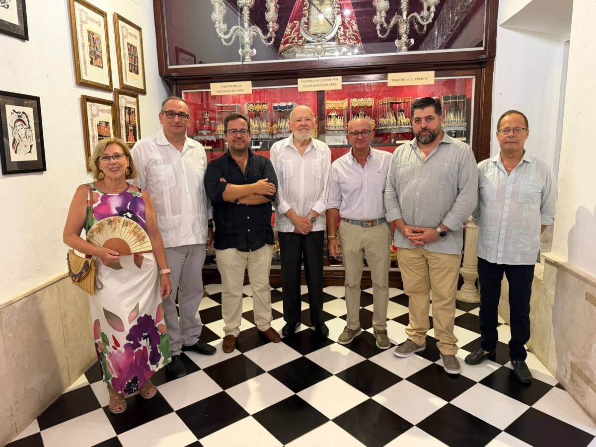 El arte urbano y el patrimonio cofrade se dan la mano en una exposición de la Hermandad del Dolor y Sacrificio de El Puerto