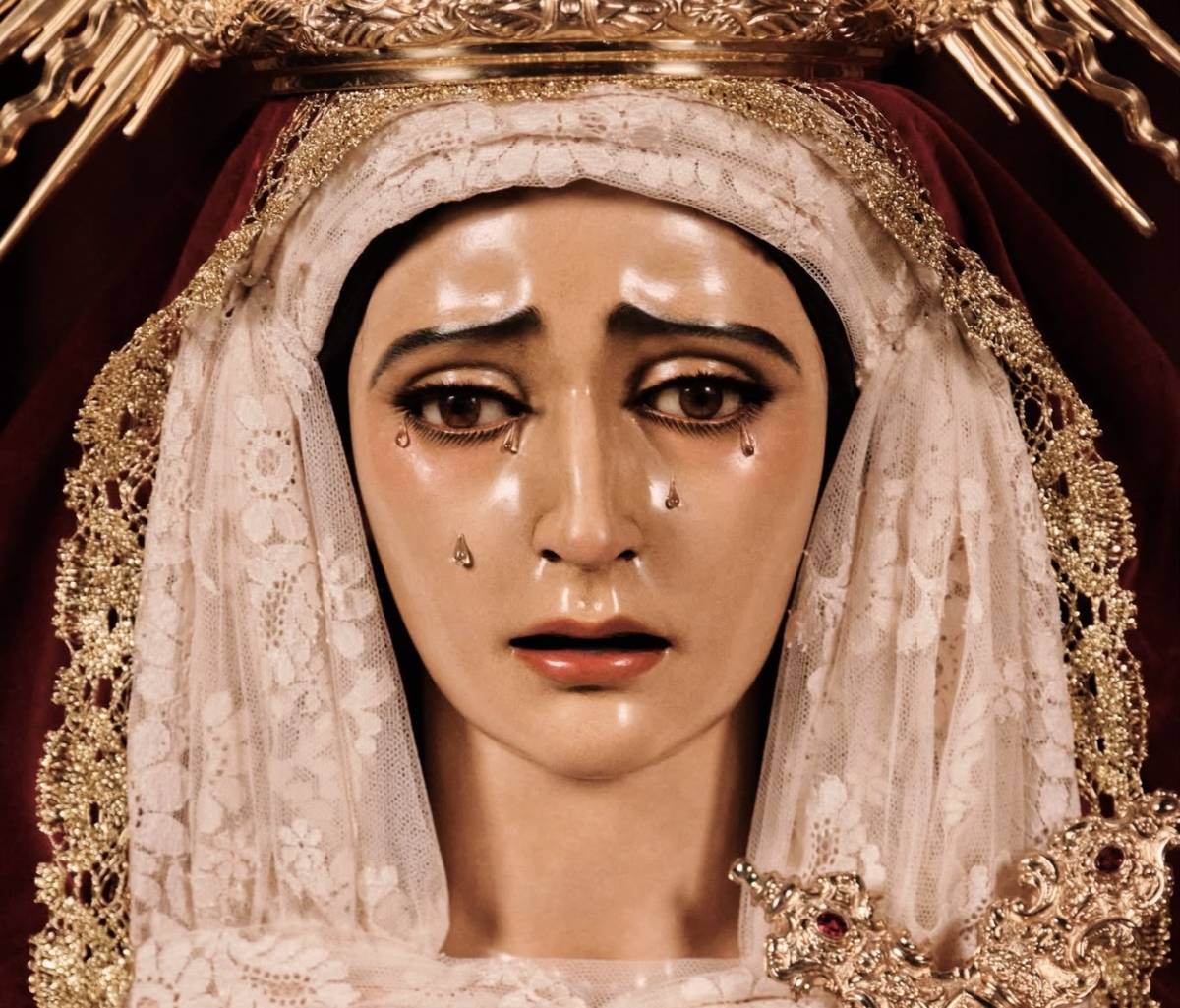La Virgen de la O vuelve a los Capuchinos tras su paso por el taller de Pedro Manzano