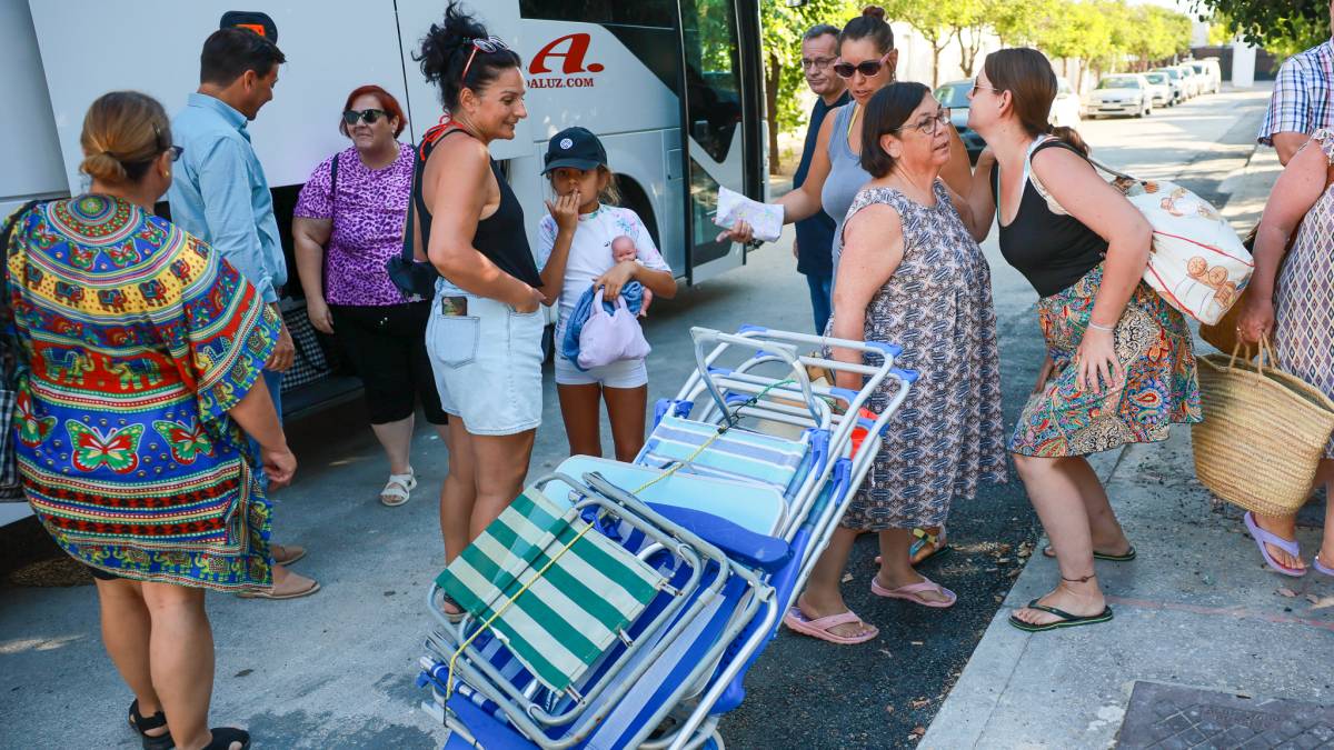 Las 'domingueras' de los martes en el Jerez rural: debajo de la torre-vigía de Melgarejo se ve la playa... y un enterramiento prehistórico