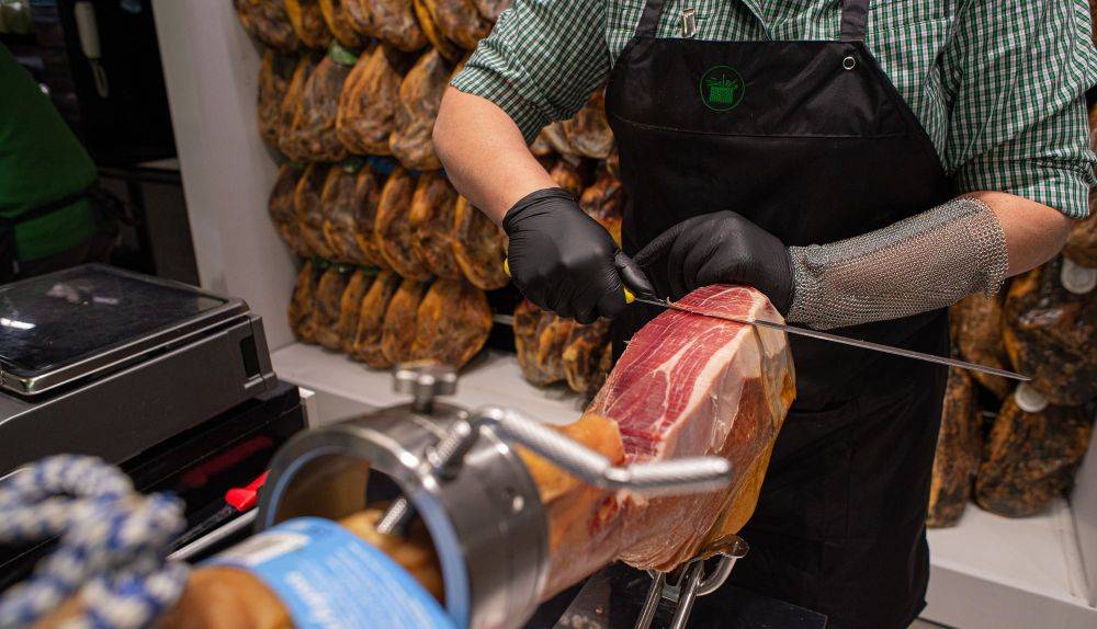 Qué supermercados abren este sábado 15 de agosto: Mercadona cierra antes salvo excepciones costeras