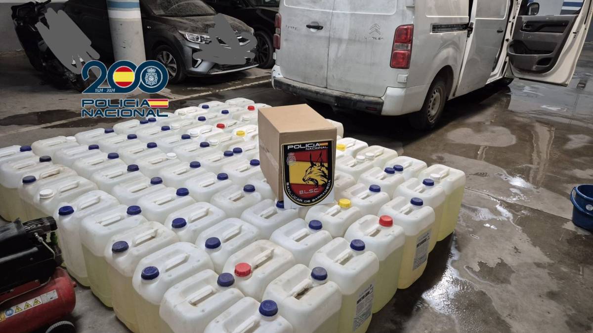 Una huida temeraria por calles y avenidas de Sanlúcar cargados con más de 2.200 litros de combustible para narcolanchas