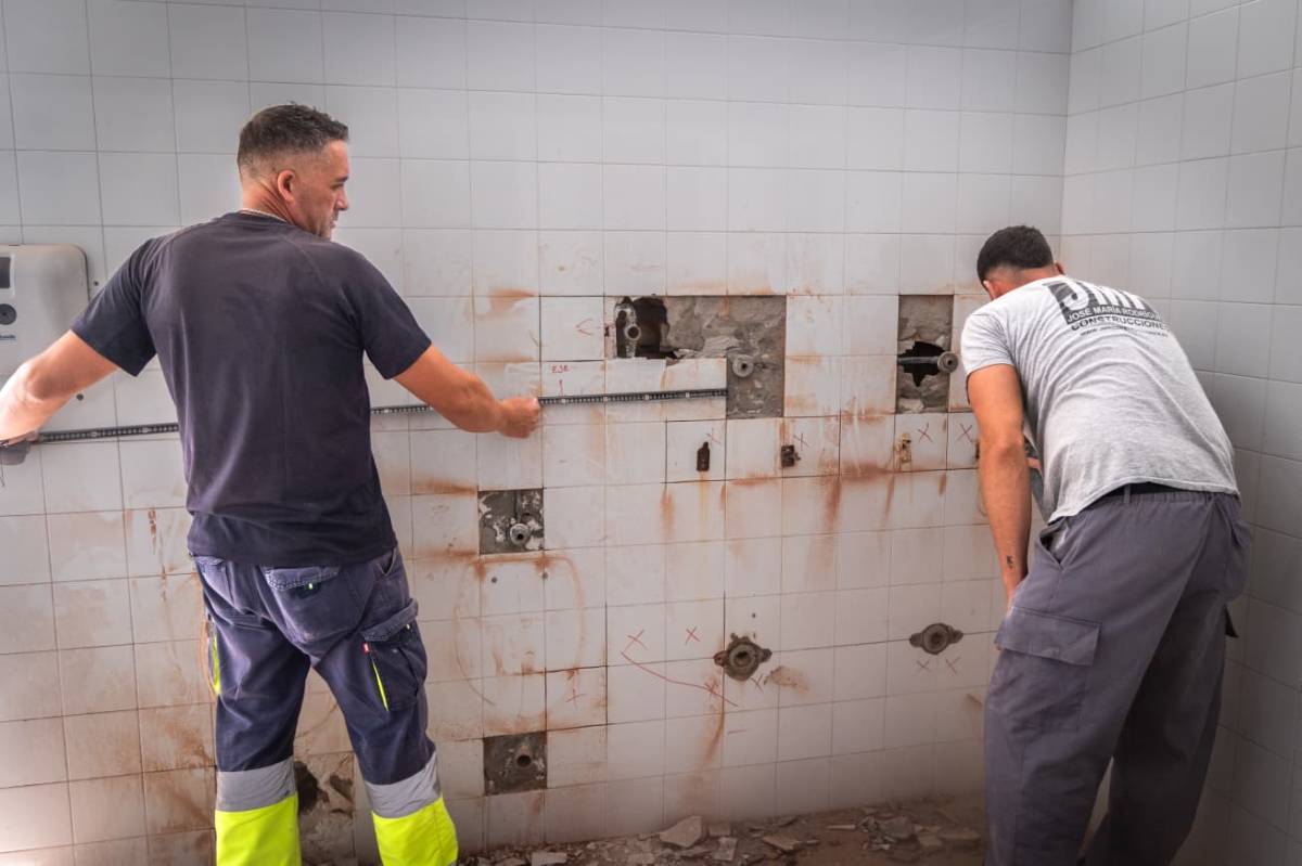 San Fernando acelera las obras en sus colegios: patios renovados, nuevas sombras y casi 900.000 euros en pistas deportivas