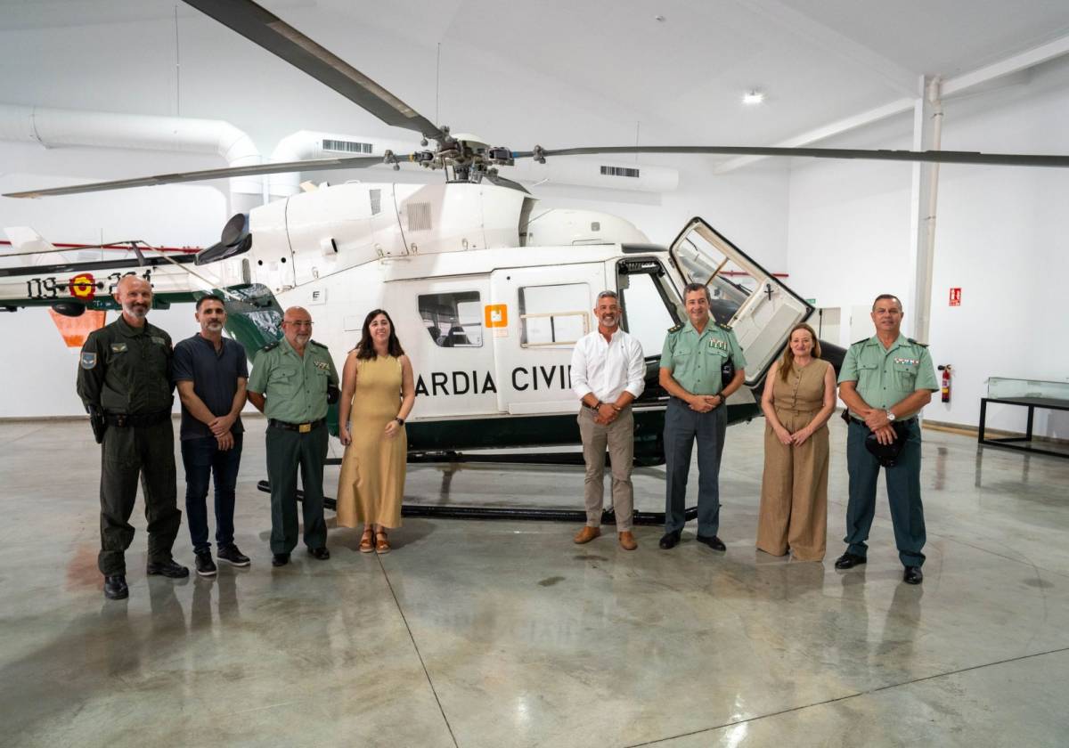El helicóptero de la Guardia Civil que combatió el narco desde Rota tendrá una nueva vida en Base Forum