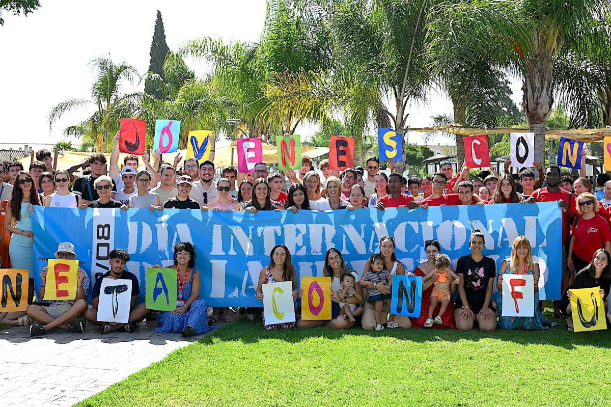 Foto de familia en el evento. - Foto de familia en el evento.