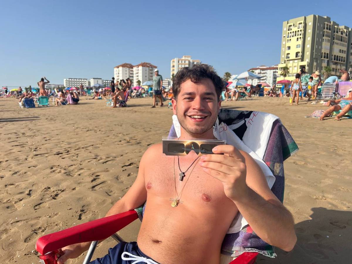 Valdelagrana, hasta la bola y con búsqueda de gafas de última hora, pero con alegría para ver el eclipse