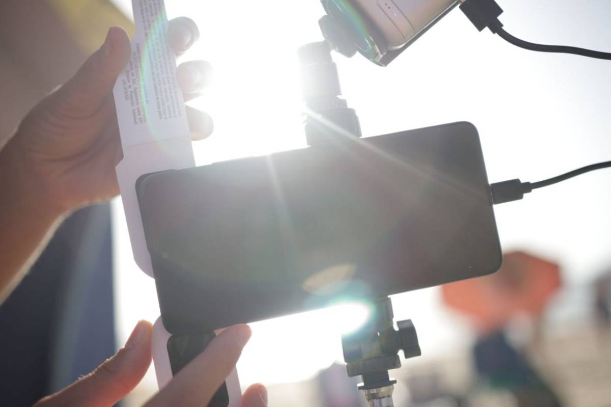 ¿Se puede grabar el eclipse con la cámara del móvil? Sigue estos consejos paso a paso para vídeos y fotos
