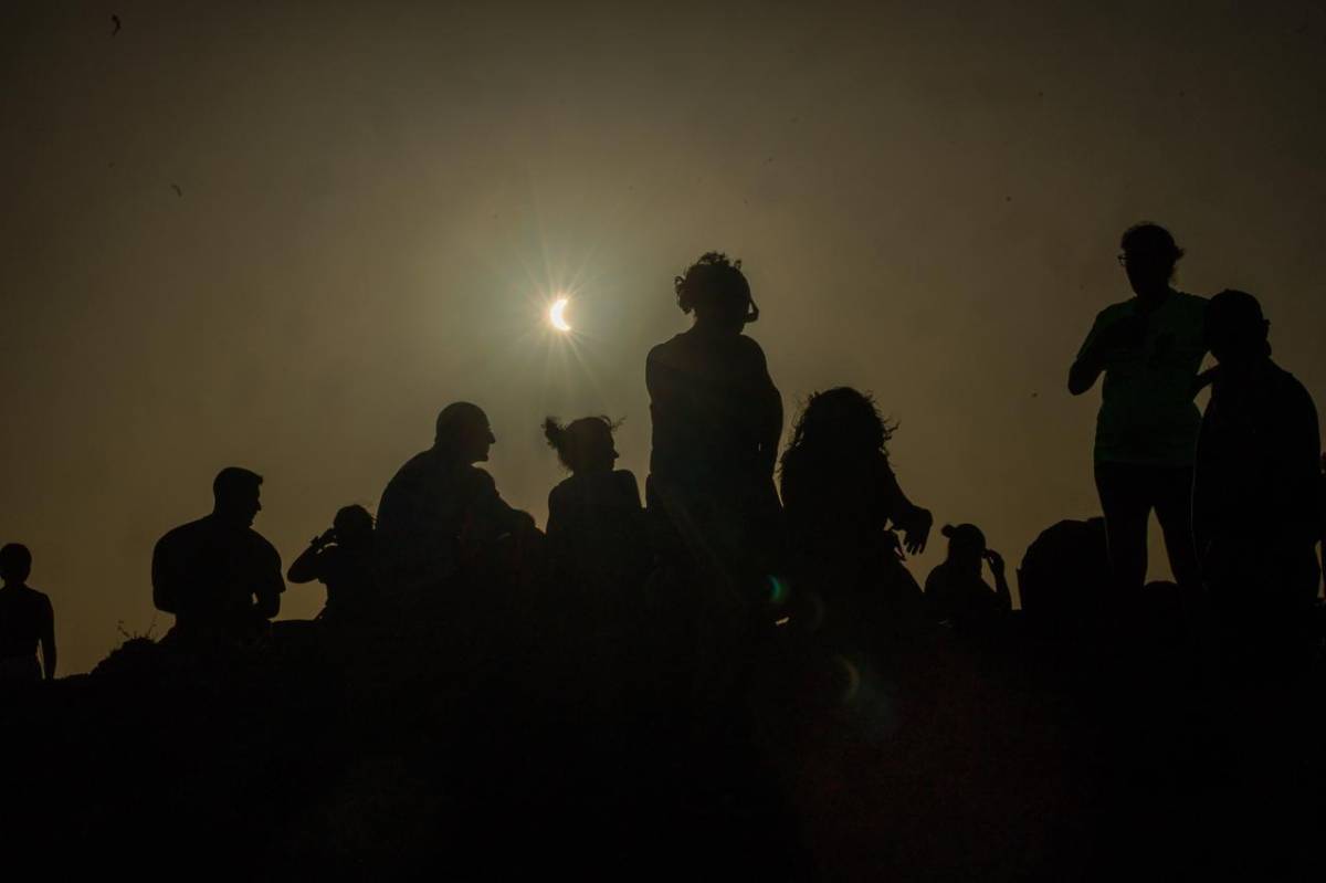 El Castillo de Medina Sidonia, durante el eclipse. - JUAN CARLOS TORO El Castillo de Medina Sidonia, durante el eclipse.