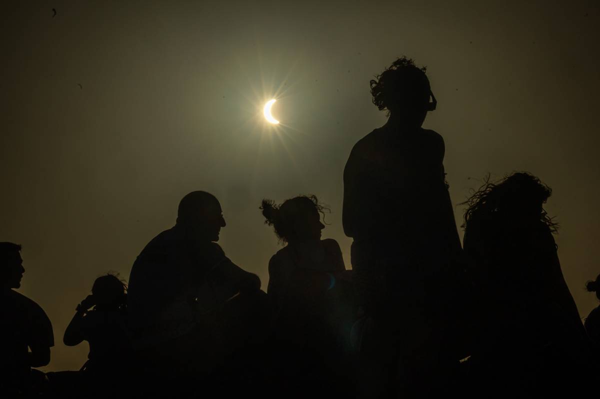 Cádiz mira al cielo y se queda con ganas de más: el aperitivo del gran y exclusivo eclipse total de 2027
