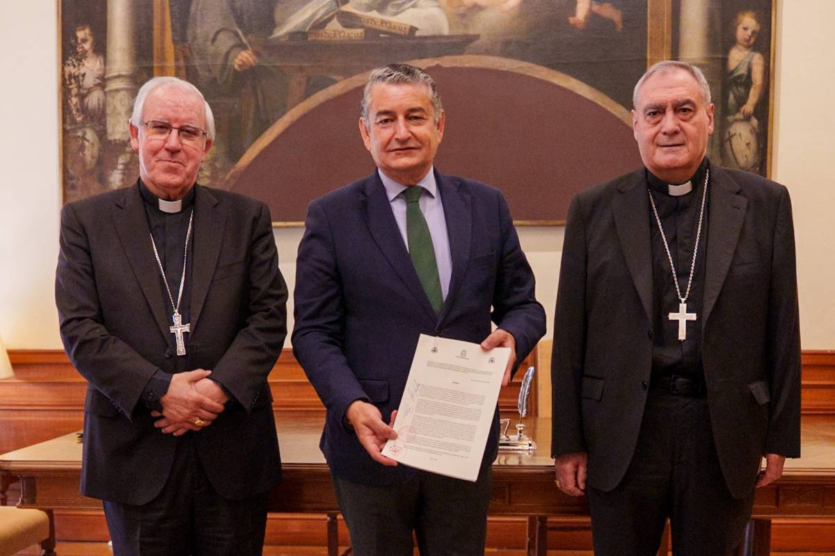 Firma del acuerdo entre la Junta y la Iglesia, en mayo pasado. - Firma del acuerdo entre la Junta y la Iglesia, en mayo pasado.