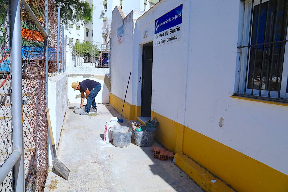 Jerez renueva el centro de barrio de La Espléndida tras años de problemas de mantenimiento