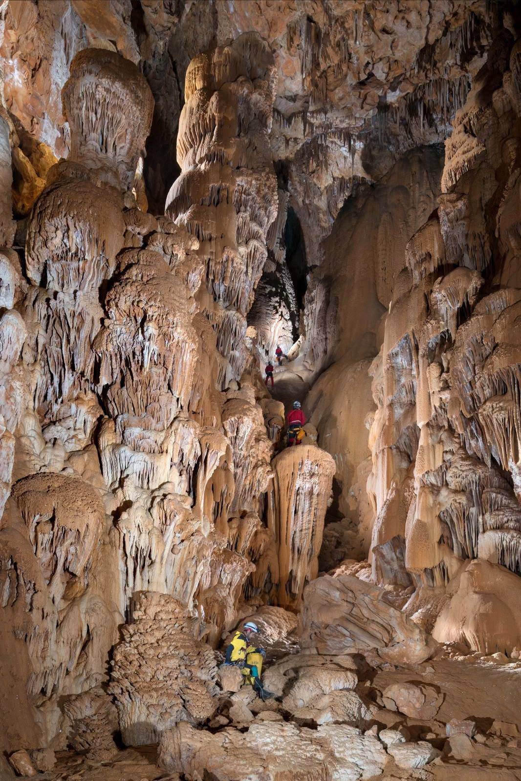 La Sima del Cacao en Cádiz parece de otro planeta: un pozo vertical de 80 metros oculto bajo Villaluenga